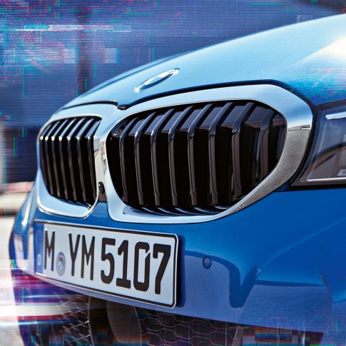 BMW Serie 3 Sedán, parrilla doble de riñón. Acercamiento de la vista lateral de la parrilla doble de riñón del BMW Serie 3 Sedán.
