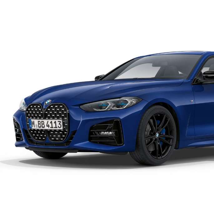 BMW Serie 4 Coupé Paquete deportivo M G22 2020 BMW Serie 4 Coupé G22 2020 Paquete deportivo M Arctic Race Blue metalizado Vista de tres cuartos del frontal