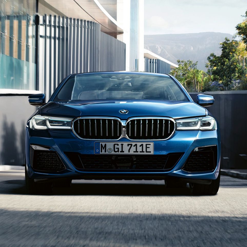 Parrilla doble y faldón delantero Parrilla doble y faldón delantero BMW Serie 5 Sedan G30 Facelift 2020 Azul frontal