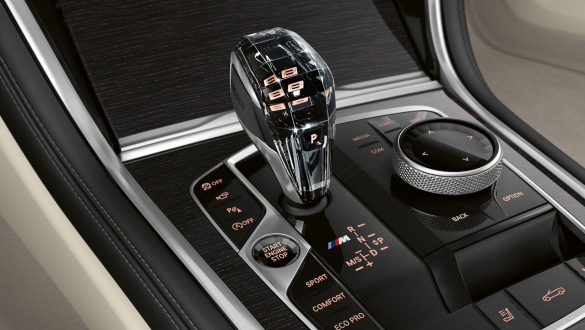 BMW M850i xDrive Gris Dravit metálico, aplicación de cristal ‘CraftedClarity’. BMW M850i xDrive Gris Dravit metálico, aplicación de cristal ‘CraftedClarity’.