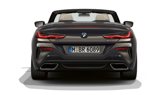 BMW M850i xDrive Gris Dravit metálico, vista trasera, sistema de escape deportivo. BMW M850i xDrive Gris Dravit metálico, vista trasera, sistema de escape deportivo.