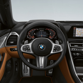 BMW M850i xDrive, volante de piel M con levas de cambio y funciones múltiples. BMW M850i xDrive, volante de piel M con levas de cambio y funciones múltiples.