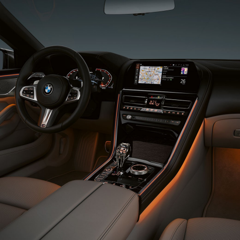 BMW M850i xDrive, interior, iluminación ambiental. BMW M850i xDrive, interior, iluminación ambiental.