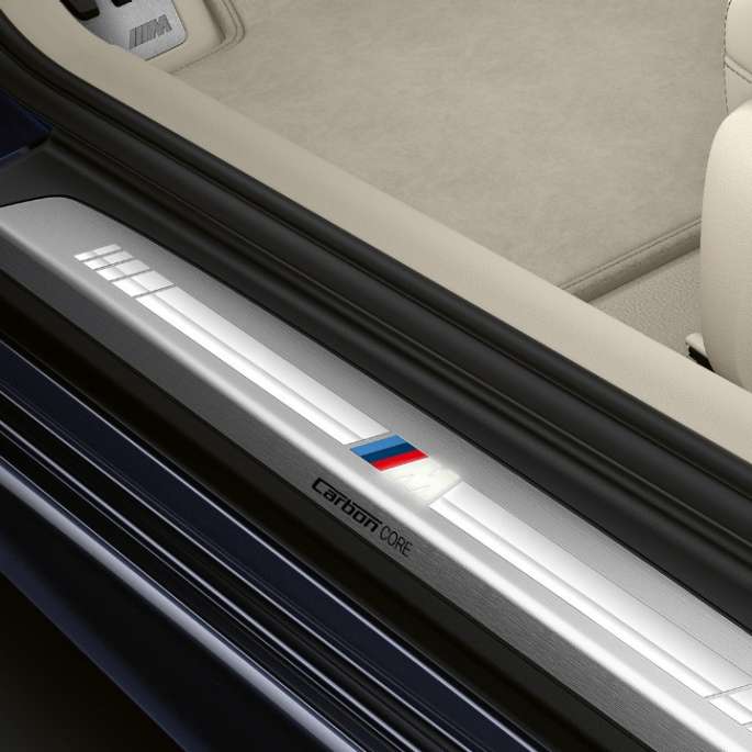 Moldura M en las puertas. BMW Serie 8 Coupé, molduras M en las puertas.
