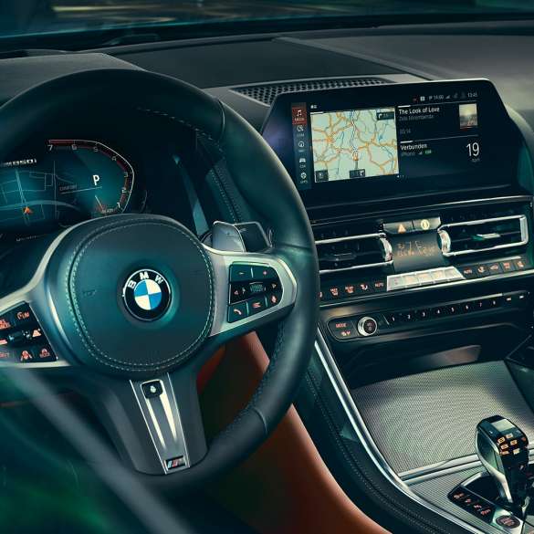 BMW Serie 8 Coupé, cabina. BMW Serie 8 Coupé, cabina, acercamiento del volante y control display.