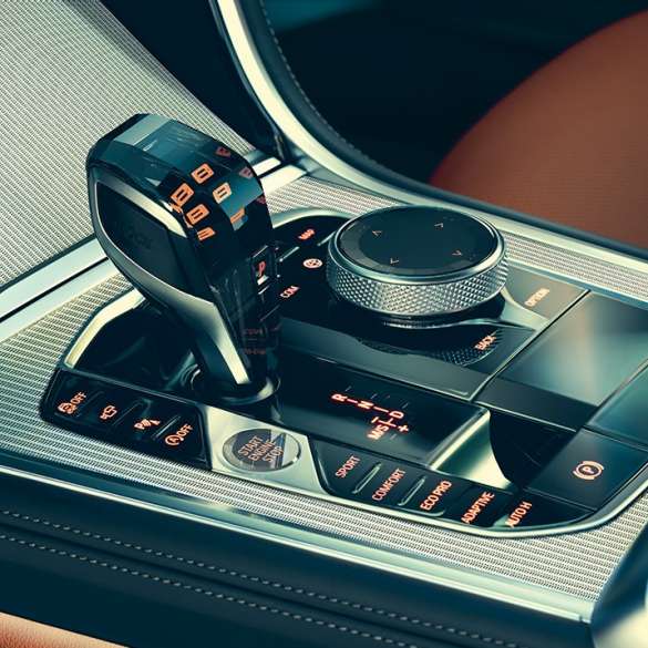 Interior del BMW Serie 8 Coupé. BMW 8er Coupé, Interior, acercamiento del selector de velocidades.