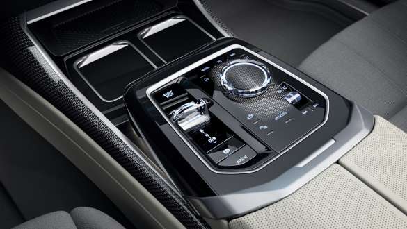 Executive Drive Pro BMW M760e xDrive Berlina G70 Consola central BMW M760e xDrive Berlina G70, detalle
