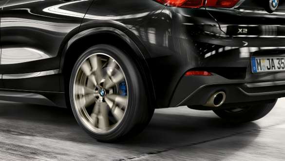 BMW xDrive BMW X2 M35i BMW xDrive BMW M35i Black Sapphire metalizado F39 Primer plano de la zaga