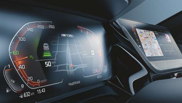 BMW Live Cockpit Professional. BMW M135i xDrive con BMW Live Cockpit Professional.