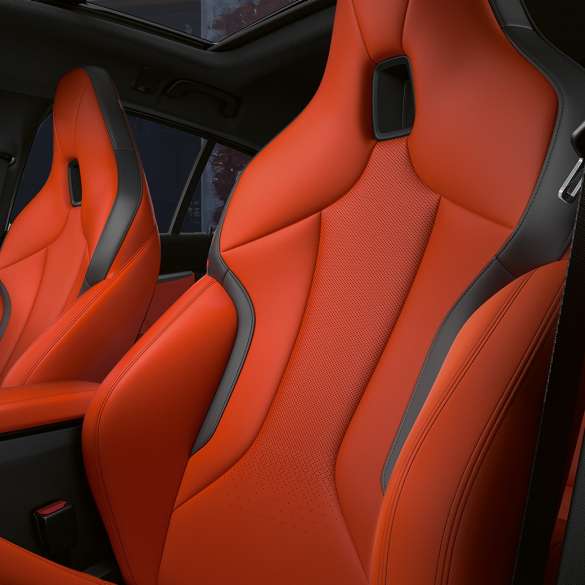 Asientos M Sport con reposacabezas integrado. Asientos Athletic M Sport con reposacabezas integrado en el BMW M135i xDrive.