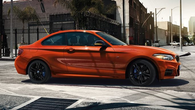 Diseño del vehículo BMW M240i Coupé Diseño del vehículo BMW M240i Coupé F22 2017 Sunset Orange metálico, vista lateral