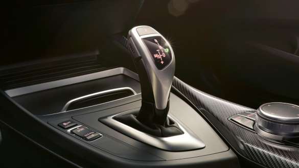 Transmisión deportiva con Steptronic del BMW M240i Coupé Transmisión deportiva con Steptronic del BMW M240i Coupé F22 2017 interior
