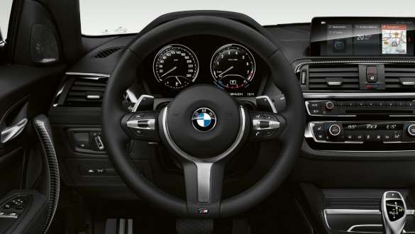 Dirección deportiva variable xDrive BMW M240i Coupé Dirección deportiva variable del BMW M240i Coupé F22 2017 Sunset Orange metálico, vista a detalle