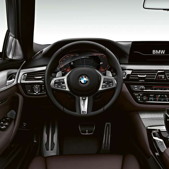 Diseño interior. Cabina del BMW M550i y del BMW M550d.