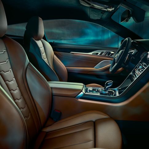 BMW M850i xDrive Coupé, interior. BMW M850i xDrive Coupé, interior con asientos multifuncionales en cuero extendido BMW Individual 'Merino' Tartufo/Black.