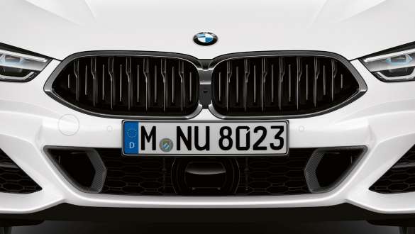 Paquete M Aerodynamics del BMW M850i xDrive Gran Coupé Vista frontal del paquete M Aerodynamics del BMW M850i xDrive Gran Coupé G16 2019 BMW Individual Mineral White metálico