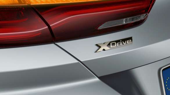 BMW M850i Gran Coupé con BMW xDrive Vista trasera del BMW M850i Gran Coupé con BMW xDrive 2019 BMW Individual Frozen Bluestone metálico