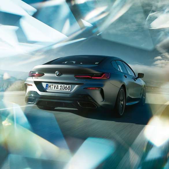 Vista trasera de tres cuartos del BMW M850iA xDrive Gran Coupé Vista trasera de tres cuartos del BMW M850iA xDrive Gran Coupé G16 2019 BMW Individual Frozen Bluestone metálico