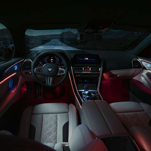 Interior del BMW M8 Competition Gran Coupé Interior del BMW M8 Competition Gran Coupé con asientos deportivos M 2020