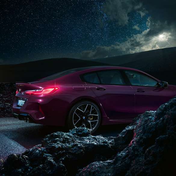 Vista lateral del BMW M8 Competition Gran Coupé Vista lateral del BMW M8 Competition Gran Coupé 2020 BMW Individual Ametrin metálico