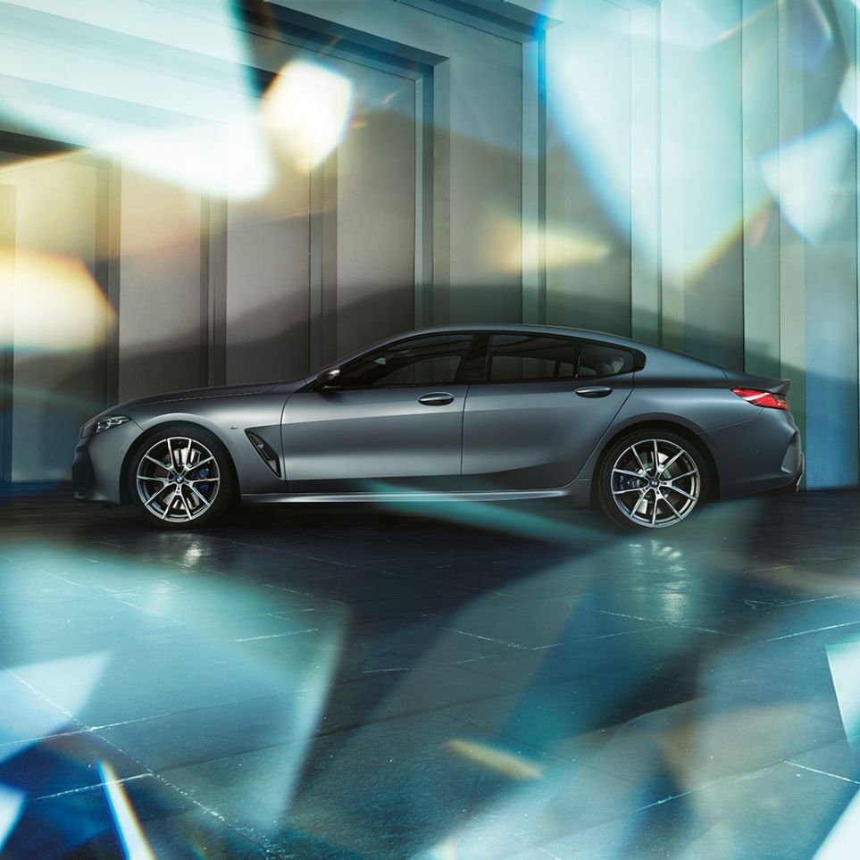 Silueta de coupé del BMW M850i xDrive Gran Coupé Vista lateral de la silueta de coupé del BMW M850i xDrive Gran Coupé G16 2019 BMW Individual Frozen Bluestone metálico