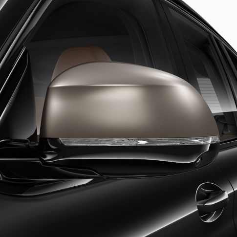 BMW X3 M40i, carcasas de los espejos. BMW X3 M40i en Black Sapphire metálico, exterior, carcasas de los espejos galvanizadas en Cerium Grey.