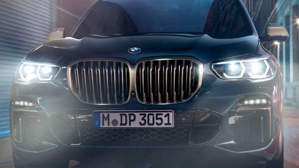 Luz láser BMW BMW X5 M50i Luz láser BMW BMW X5 M50i color Carbon black metálico G05 vista delantera