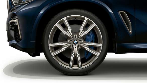 Rines M de aleación ligera BMW X5 M50i Rines M de aleación ligera modelo 747 M BMW X5 M50i color Carbon black metálico G05