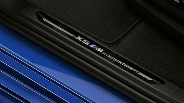 Molduras en las puertas con designación “X5 M Competition” en el BMW X5 M Competition Molduras en las puertas con designación “X5 M Competition” BMW X5 M Competition exterior