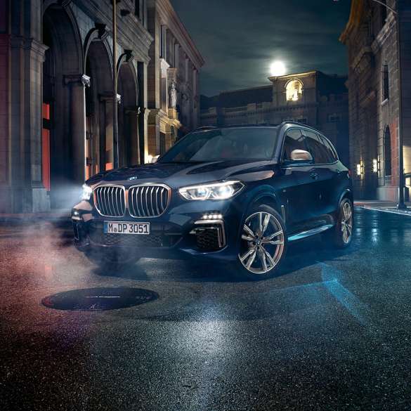 Diseño exterior BMW X5 M50i Diseño exterior BMW X5 M50i vista delantera de tres cuartos
