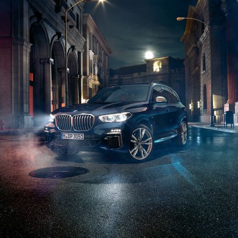 Faros BMW X5 M50i Faros con Luz láser X BMW X5 M50i en color Carbon black metálico vista delantera de tres cuartos