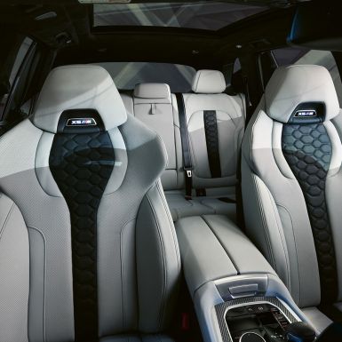Asientos M con funciones múltiples BMW X5 M Competition Asientos M con funciones múltiples con logotipo X5 M iluminado BMW X5 M Competition interior