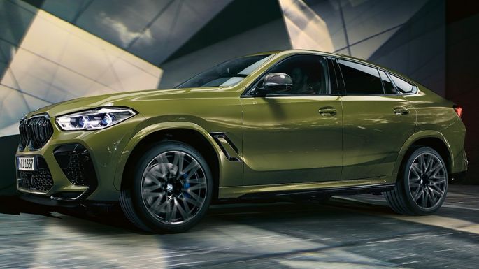 Vista lateral del BMW X6 M Competition Vista lateral del BMW X6 M Competition con rines de aleación ligera M, Pintura Especial de BMW Individual Urban Green