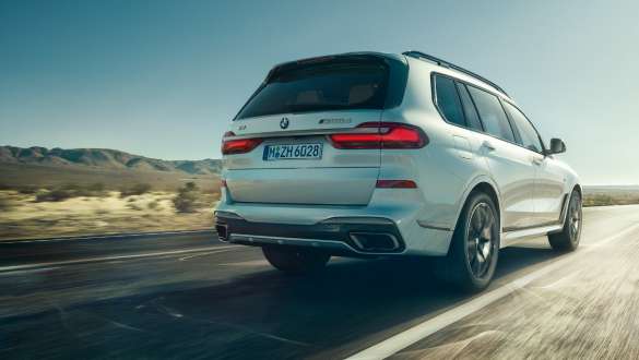 El BMW X7 M con Executive Drive Pro El BMW X7 M con sistema de control de la suspensión Executive Drive Pro, G07, vista trasera de tres cuartos