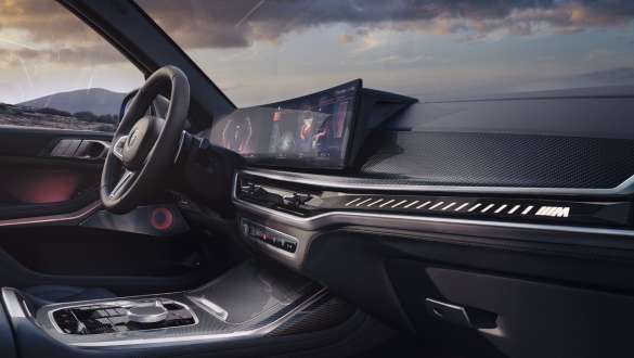 BMW Curved Display y la barra luminosa M BMW X7 M60i xDrive G07 LCI BMW Curved Display y la barra luminosa M BMW X7 M60i xDrive G07 LCI puesto de conducción