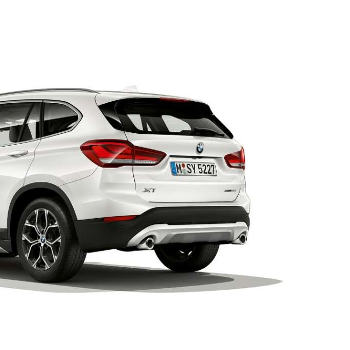 BMW X1, Modelo XLine, vista trasera tres cuartos BMW X1, Modelo XLine, foto de estudio de vista trasera tres cuartos