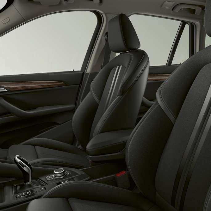 BMW X1, Model Advantage, tapicería BMW X1, modelo Advantage, interior con enfoque en tapicería