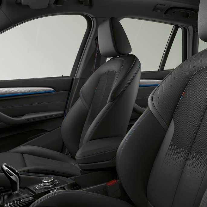 BMW X1, Modelo M Sport, tapicería BMW X1, Modelo M Sport, interior con enfoque en la tapicería