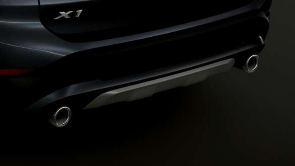 BMW X1, salida de escape. BMW X1, primer plano de la salida de escape.