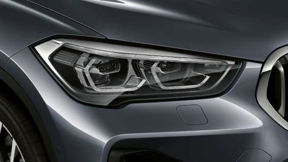 BMW X1, faros LED adaptativos. BMW X1, primer plano de los faros LED adaptativos.