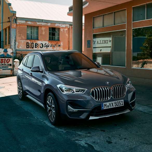 Vehículo de lujo con sistema de frenado inteligente Auto deportivo con diseño elegante y aerodinámico