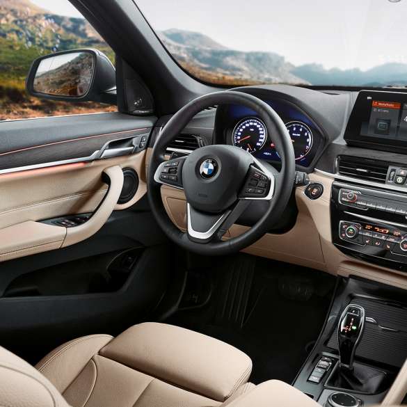 Vehículo deportivo con pantalla central a color de 5.7" Auto de lujo en México con diseño innovador y elegante