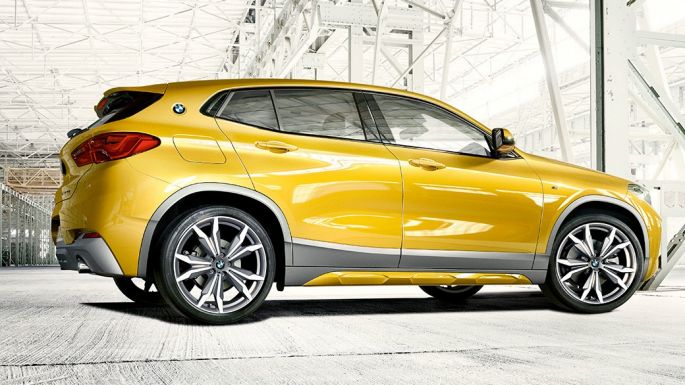 Vista del lateral BMW X2 F39 BMW X2 2018 F39 Galvanic Gold metalizado, vista del lateral