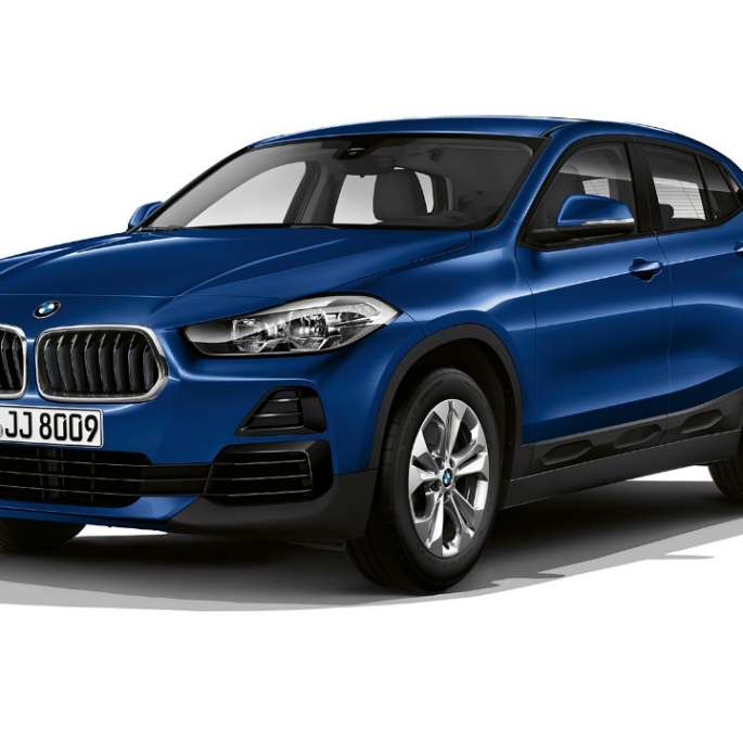 Vista de tres cuartos frontal BMW X2 sDrive20i Acabado Advantage BMW X2 sDrive20i Acabado Advantage 2018 F39 Mediterranblau metalizado, vista de tres cuartos frontal