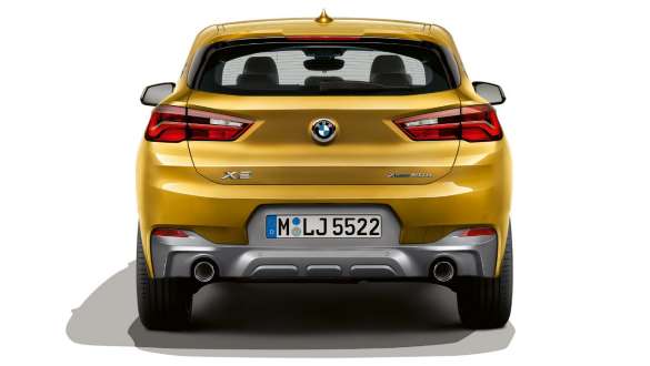 Vista de la parte trasera BMW X2 Vista de la parte trasera BMW X2 2018 Galvanic Gold metalizado