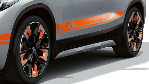 Estriberas laterales BMW X2 Estriberas laterales BMW X2 2018 Galvanic Gold metalizado, vista de tres cuartos lateral