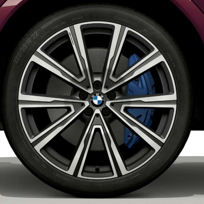 BMW X6 with BMW Individual, light alloy wheel. BMW X6 with BMW Individual with focus on light alloy wheel.