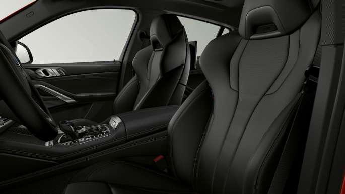BMW X6 con BMW xLine, tapizado. Interior del BMW X6 con BMW xLine con enfoque en el tapizado.