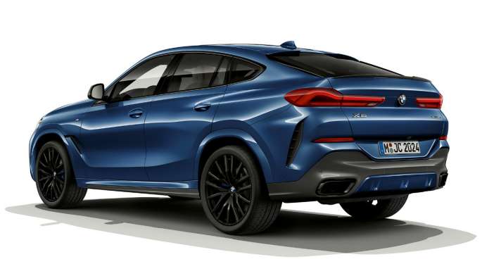 BMW X6 con paquete M Sport, parte trasera. BMW X6 con paquete M Sport en perspectiva trasera de tres cuartos.