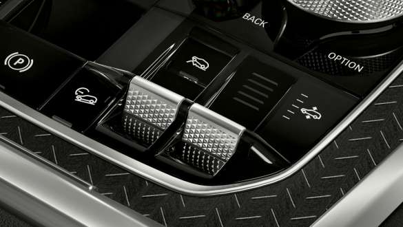 Interior del BMW X6, modos off-road. Interior del BMW X6 con enfoque en los modos off-road.